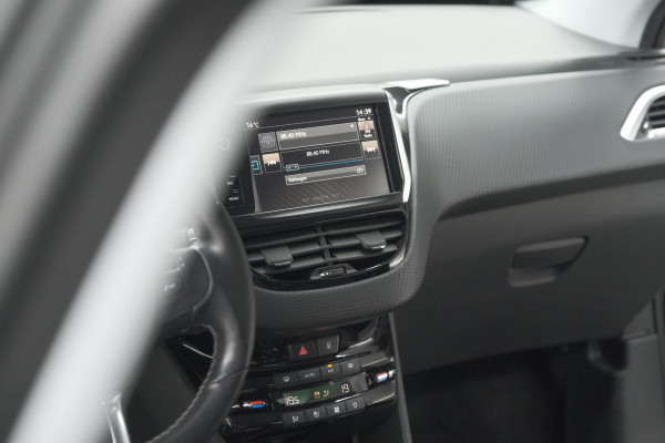 Peugeot 2008 PureTech 110 Allure | Trekhaak | Apple Carplay | Parkeersensoren | Navigatie