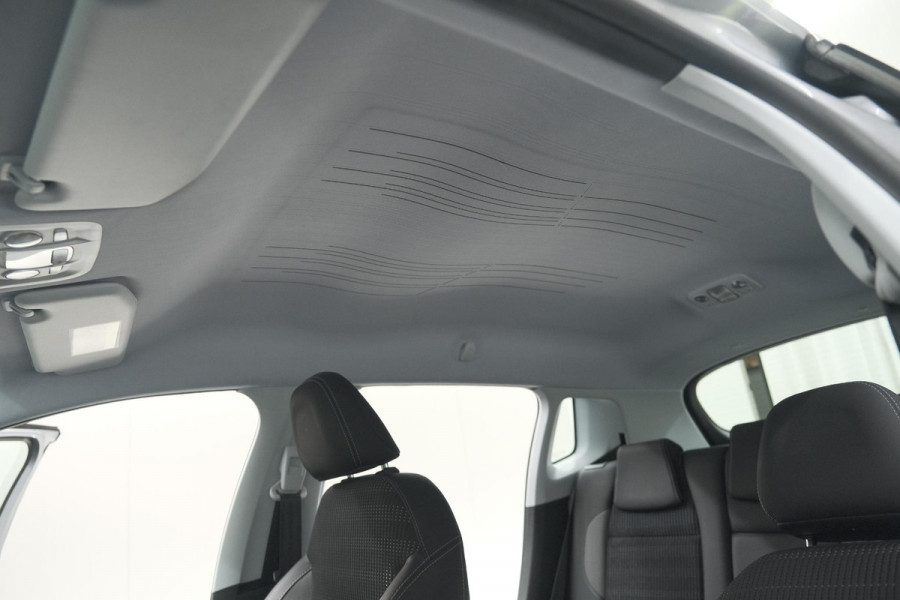 Peugeot 2008 PureTech 110 Allure | Trekhaak | Apple Carplay | Parkeersensoren | Navigatie