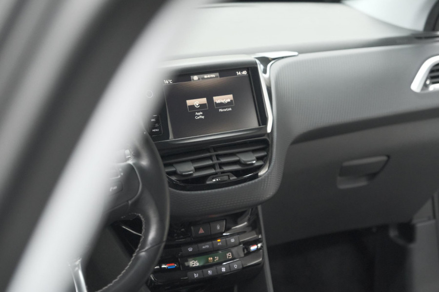 Peugeot 2008 PureTech 110 Allure | Trekhaak | Apple Carplay | Parkeersensoren | Navigatie