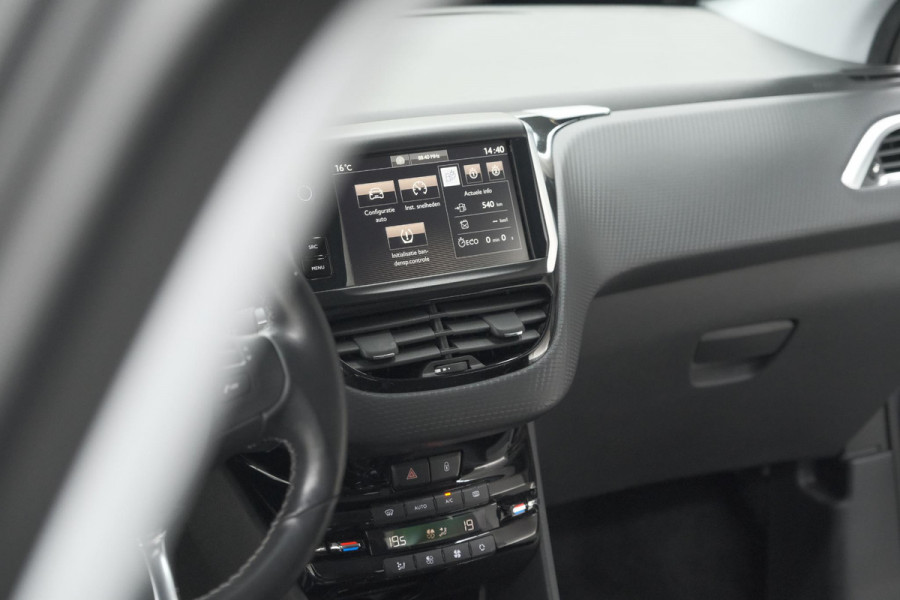 Peugeot 2008 PureTech 110 Allure | Trekhaak | Apple Carplay | Parkeersensoren | Navigatie