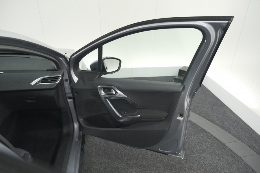 Peugeot 2008 PureTech 110 Allure | Trekhaak | Apple Carplay | Parkeersensoren | Navigatie