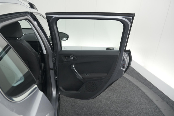 Peugeot 2008 PureTech 110 Allure | Trekhaak | Apple Carplay | Parkeersensoren | Navigatie