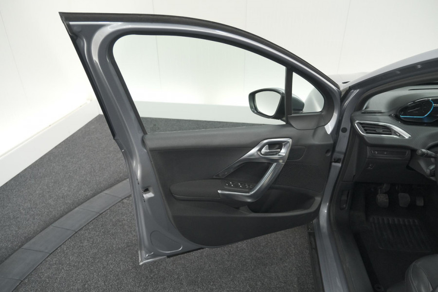Peugeot 2008 PureTech 110 Allure | Trekhaak | Apple Carplay | Parkeersensoren | Navigatie