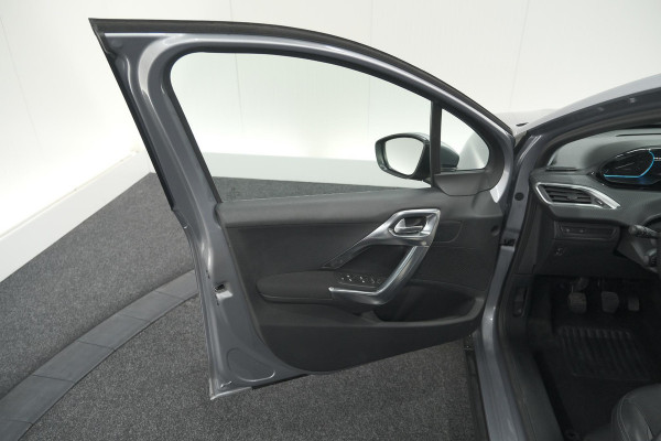 Peugeot 2008 PureTech 110 Allure | Trekhaak | Apple Carplay | Parkeersensoren | Navigatie