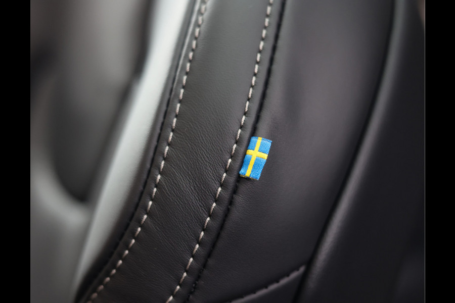 Volvo XC90 T8 AWD Ultra Dark | Direct beschikbaar - luchtvering - trekhaak