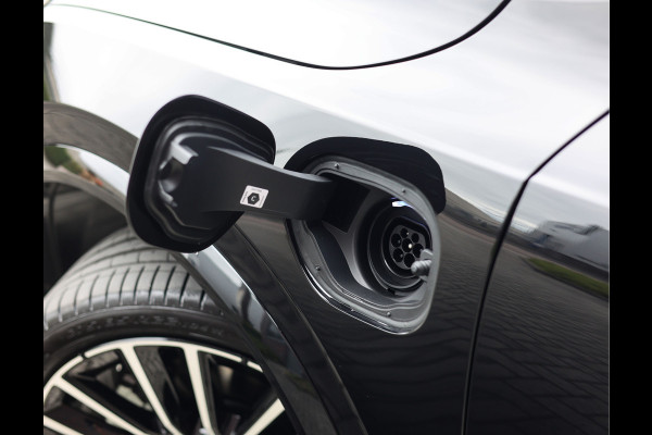 Volvo XC90 T8 AWD Ultra Dark | Direct beschikbaar - luchtvering - trekhaak