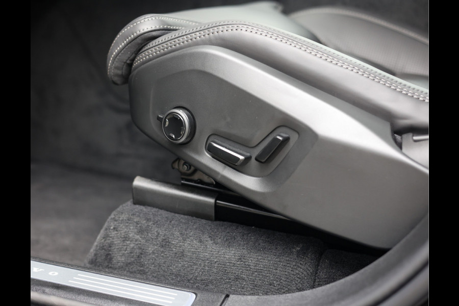 Volvo XC90 T8 AWD Ultra Dark | Direct beschikbaar - luchtvering - trekhaak