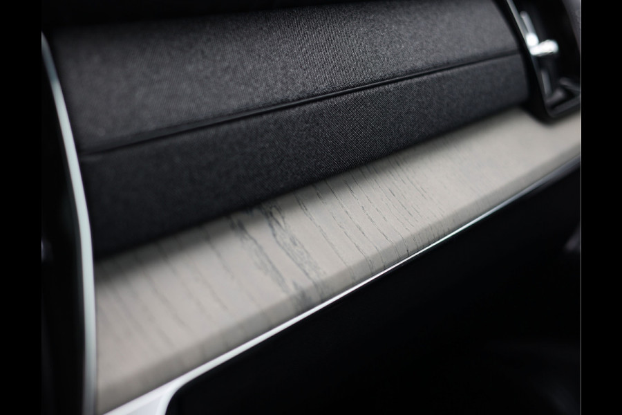 Volvo XC90 T8 AWD Ultra Dark | Direct beschikbaar - luchtvering - trekhaak