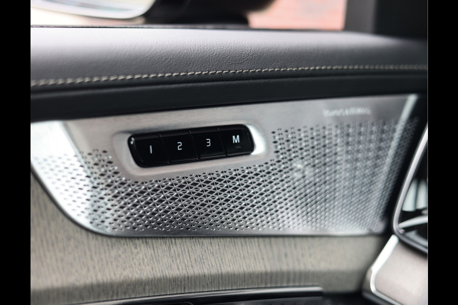 Volvo XC90 T8 AWD Ultra Dark | Direct beschikbaar - luchtvering - trekhaak