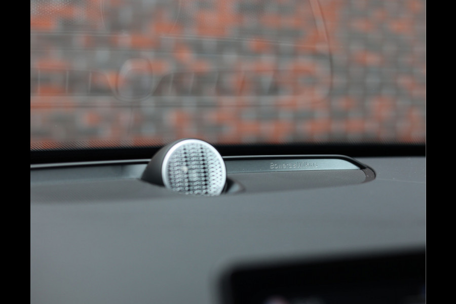 Volvo XC90 T8 AWD Ultra Dark | Direct beschikbaar - luchtvering - trekhaak