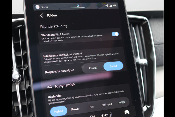 Volvo XC90 T8 AWD Ultra Dark | Direct beschikbaar - luchtvering - trekhaak