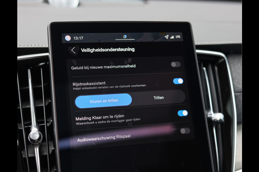 Volvo XC90 T8 AWD Ultra Dark | Direct beschikbaar - luchtvering - trekhaak