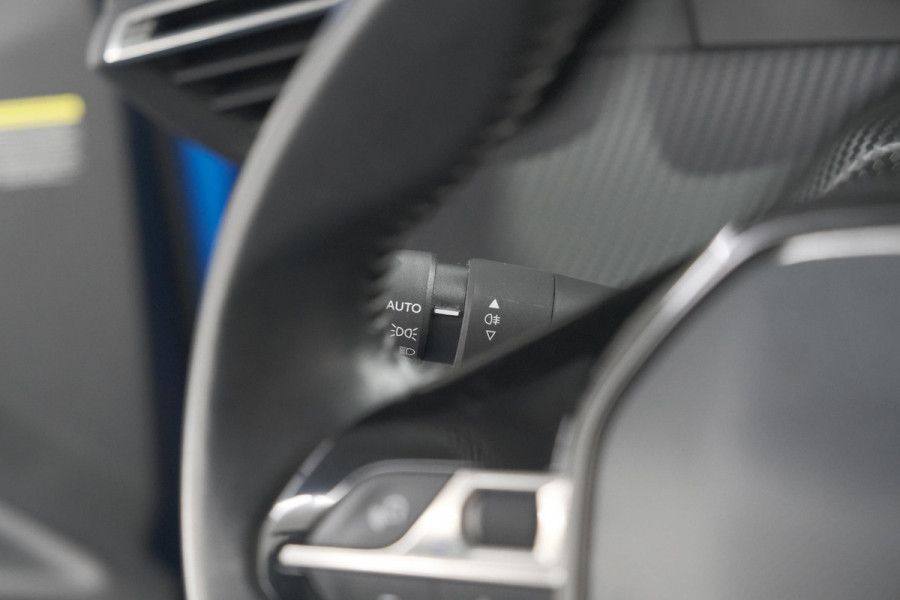 Peugeot 2008 PureTech 130 Allure | Trekhaak | Camera | Stoelverwarming | Adaptieve Cruise Control
