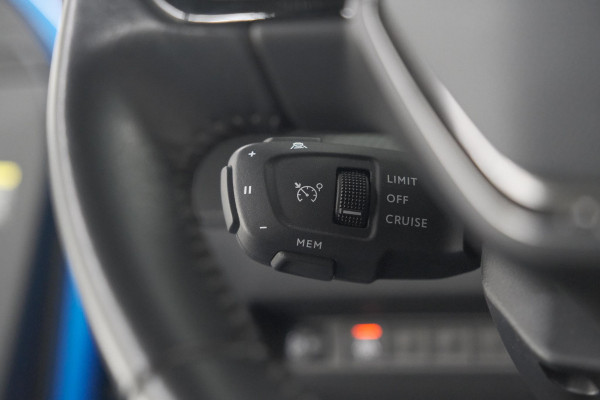 Peugeot 2008 PureTech 130 Allure | Trekhaak | Camera | Stoelverwarming | Adaptieve Cruise Control