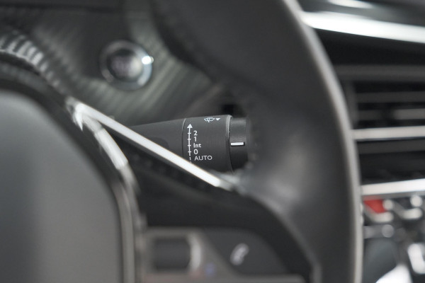 Peugeot 2008 PureTech 130 Allure | Trekhaak | Camera | Stoelverwarming | Adaptieve Cruise Control