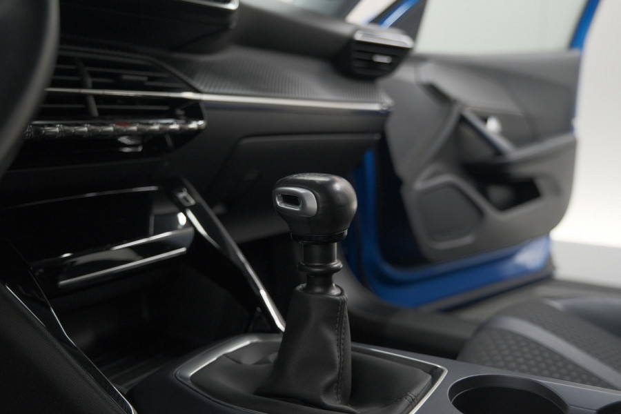 Peugeot 2008 PureTech 130 Allure | Trekhaak | Camera | Stoelverwarming | Adaptieve Cruise Control