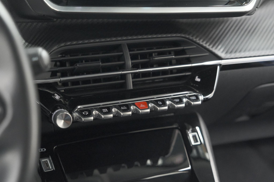Peugeot 2008 PureTech 130 Allure | Trekhaak | Camera | Stoelverwarming | Adaptieve Cruise Control