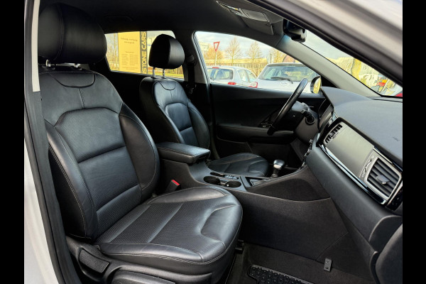 Kia Niro 1.6 GDi Hybrid SportsLine 2e Eigenaar,Camera,Navi,Leder,Clima,Cruise,Stoelverw.Stuurverw.Stoelventilatie,Pdc,Lm velgen,N.A.P,Nieuwe Apk bij Aflevering