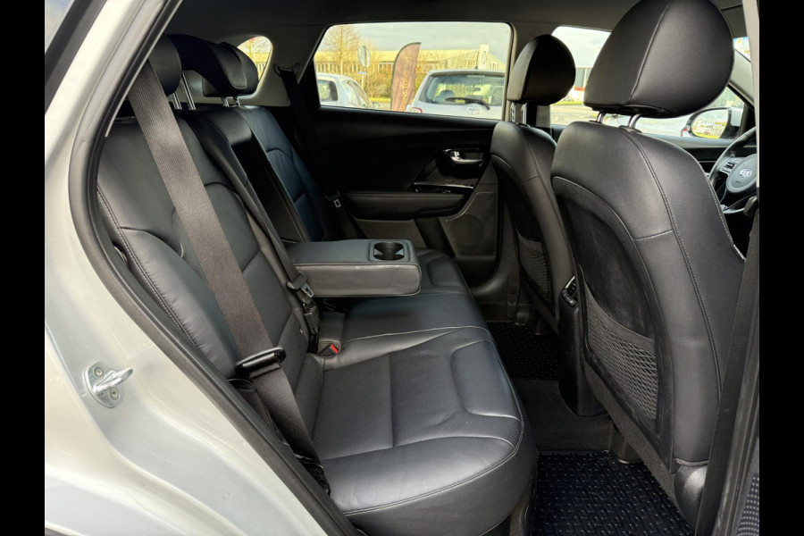 Kia Niro 1.6 GDi Hybrid SportsLine 2e Eigenaar,Camera,Navi,Leder,Clima,Cruise,Stoelverw.Stuurverw.Stoelventilatie,Pdc,Lm velgen,N.A.P,Nieuwe Apk bij Aflevering