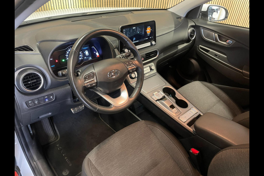 Hyundai Kona EV Comfort 64 kWh|FACELIFT|3-FASE|ACC|CAMERA|CARPLAY|NAVI|NL- AUTO|NAP|INCL. BTW|1e EIG.|