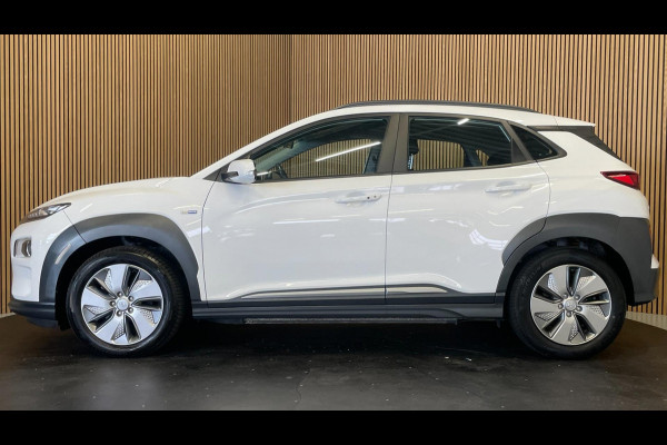 Hyundai Kona EV Comfort 64 kWh|FACELIFT|3-FASE|ACC|CAMERA|CARPLAY|NAVI|NL- AUTO|NAP|INCL. BTW|1e EIG.|