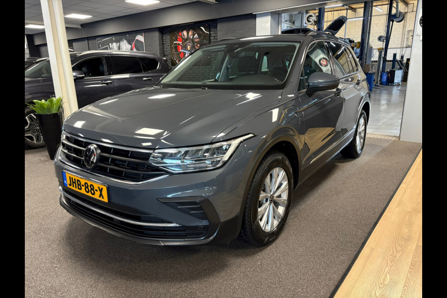 Volkswagen Tiguan 1.4 TSI eHybrid comfort Business+/navi/camera/apple carplay/boeken