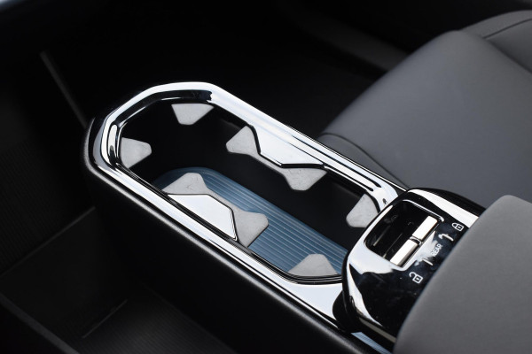 Volvo EX30 272PK Ext. Range Core / Adaptieve Cruise Control/ Climate Pack / Extra getint glas / Dodehoek Detectie / Parkeersensoren/ Achteruitrijcamera/ Warmtepomp/ Google Services/