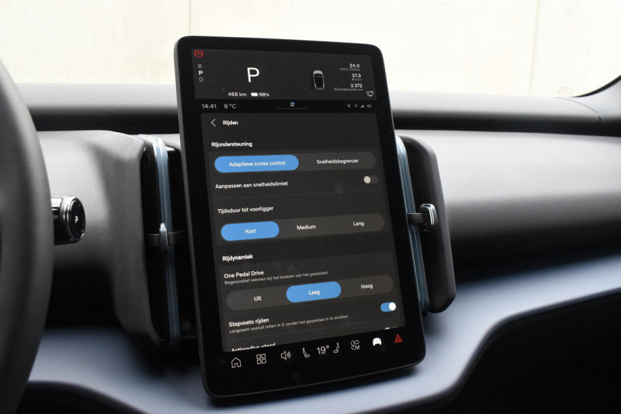 Volvo EX30 272PK Ext. Range Core / Adaptieve Cruise Control/ Climate Pack / Extra getint glas / Dodehoek Detectie / Parkeersensoren/ Achteruitrijcamera/ Warmtepomp/ Google Services/