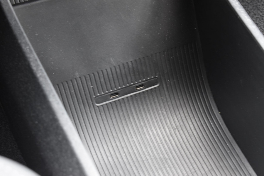 Volvo EX30 272PK Ext. Range Core / Adaptieve Cruise Control/ Climate Pack / Extra getint glas / Dodehoek Detectie / Parkeersensoren/ Achteruitrijcamera/ Warmtepomp/ Google Services/