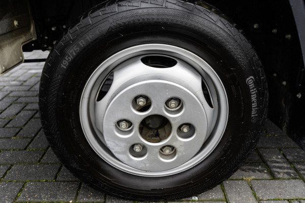 FUSO Canter 3C15 | Bakwagen met laadklep | Automaat | 1000KG Laadklep | Airco