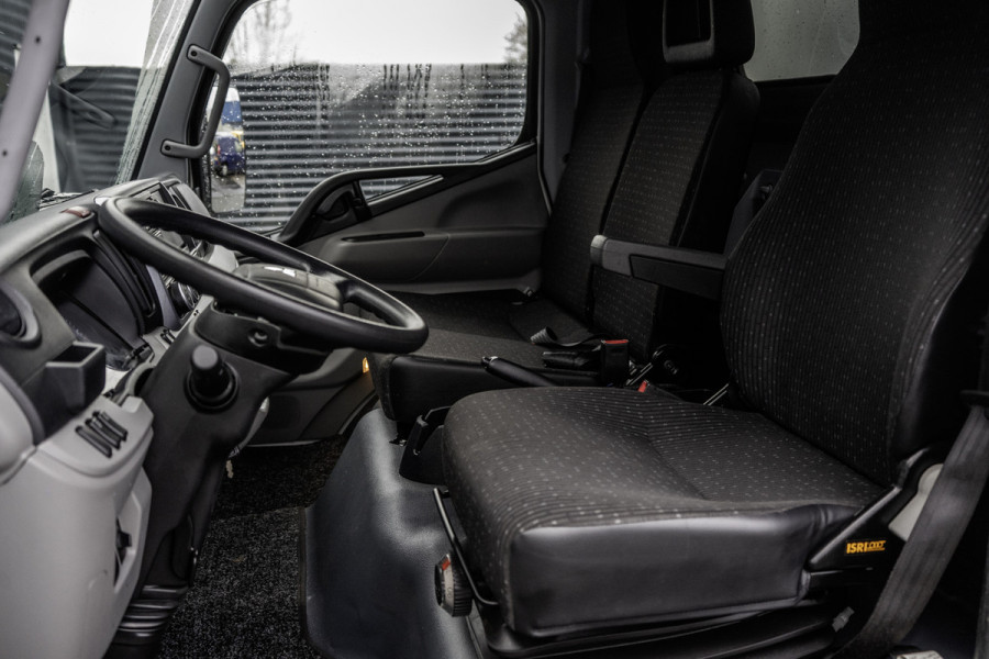 FUSO Canter 3C15 | Bakwagen met laadklep | Automaat | 1000KG Laadklep | Airco