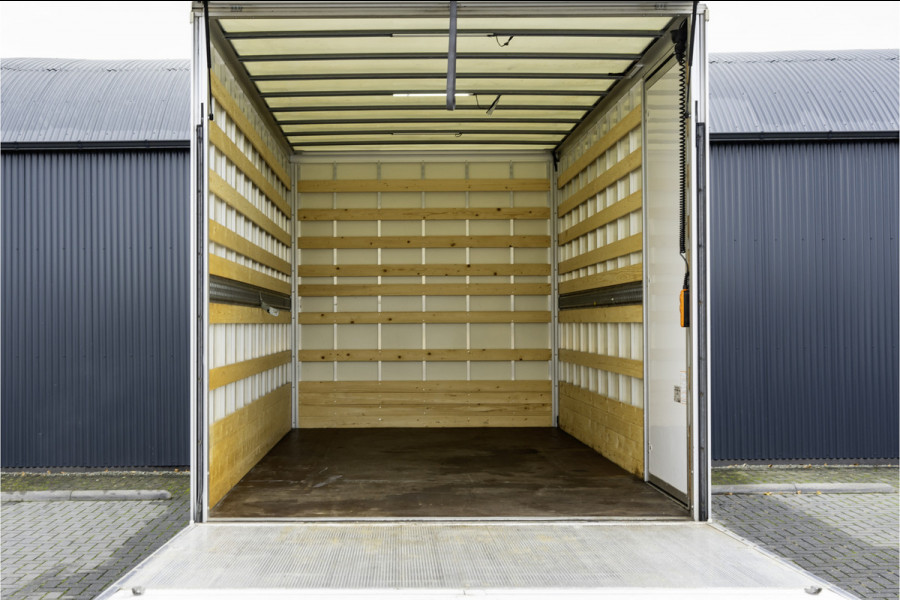 FUSO Canter 3C15 | Bakwagen met laadklep | Automaat | 1000KG Laadklep | Airco