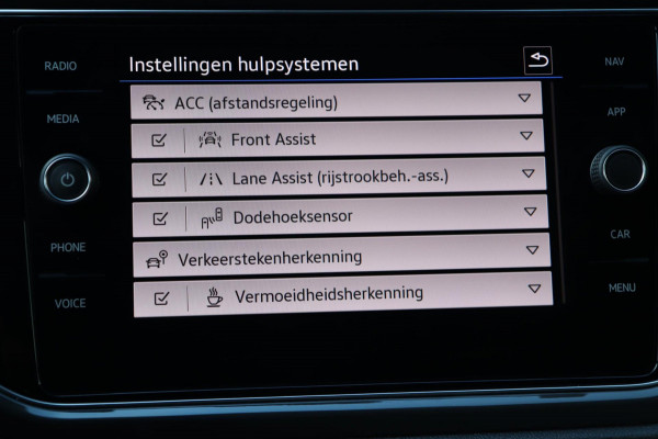 Volkswagen T-Roc 1.5 TSI R-Line / VIRTUAL / CAMERA / ACC / CARPLAY / STOELVERW