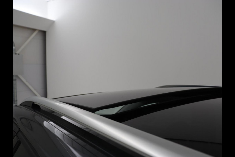 Volkswagen Golf 1.0 TSI Comfortline Business | Panoramadak | Trekhaak | Stoelverwarming | Full LED | Camera | Park Assist | Carplay | Navigatie | Adaptive cruise | DAB | Massage | Climate control