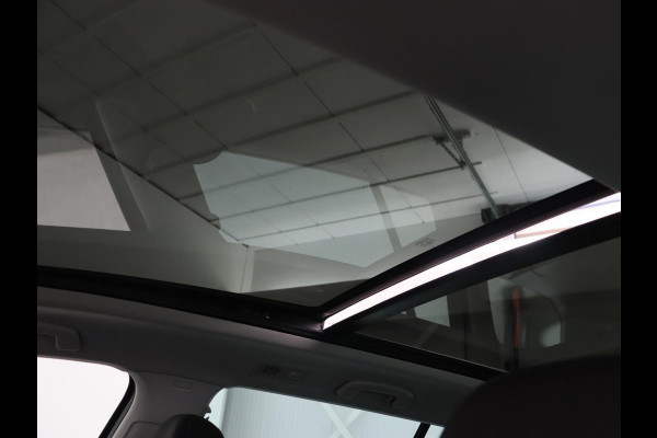 Volkswagen Golf 1.0 TSI Comfortline Business | Panoramadak | Trekhaak | Stoelverwarming | Full LED | Camera | Park Assist | Carplay | Navigatie | Adaptive cruise | DAB | Massage | Climate control