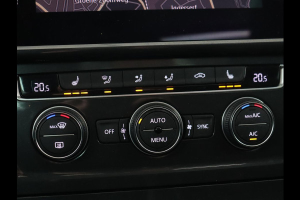 Volkswagen Golf 1.0 TSI Comfortline Business | Panoramadak | Trekhaak | Stoelverwarming | Full LED | Camera | Park Assist | Carplay | Navigatie | Adaptive cruise | DAB | Massage | Climate control