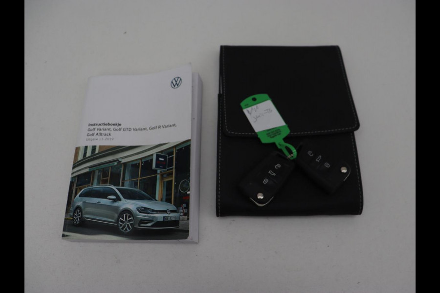 Volkswagen Golf 1.0 TSI Comfortline Business | Panoramadak | Trekhaak | Stoelverwarming | Full LED | Camera | Park Assist | Carplay | Navigatie | Adaptive cruise | DAB | Massage | Climate control