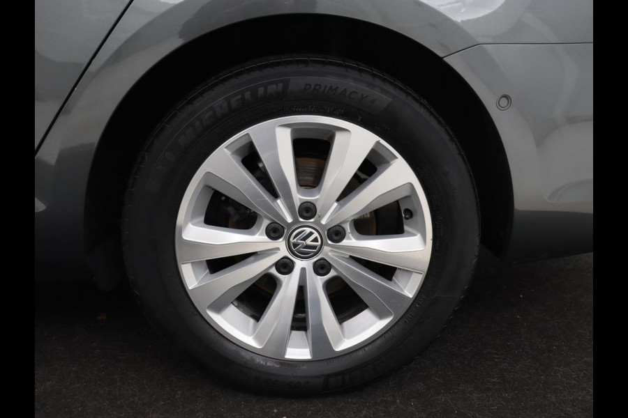 Volkswagen Golf 1.0 TSI Comfortline Business | Panoramadak | Trekhaak | Stoelverwarming | Full LED | Camera | Park Assist | Carplay | Navigatie | Adaptive cruise | DAB | Massage | Climate control