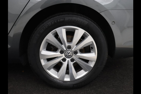 Volkswagen Golf 1.0 TSI Comfortline Business | Panoramadak | Trekhaak | Stoelverwarming | Full LED | Camera | Park Assist | Carplay | Navigatie | Adaptive cruise | DAB | Massage | Climate control