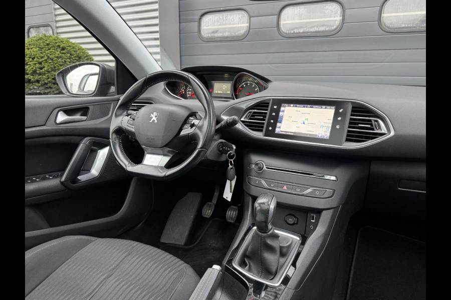 Peugeot 308 1.2 PureTech Blue Lion | Panoramadak | Navigatie | Lichtmetalen Velgen | Parkeersensoren |