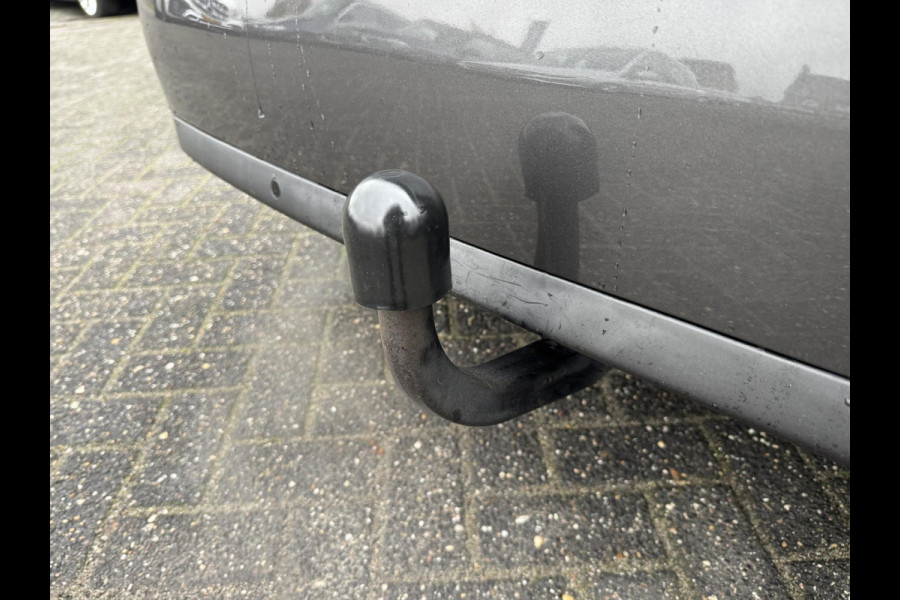 Peugeot 308 1.2 PureTech Blue Lion | Panoramadak | Navigatie | Lichtmetalen Velgen | Parkeersensoren |