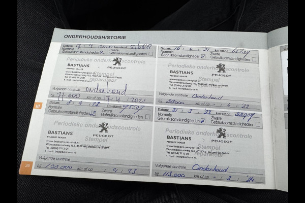 Peugeot 308 1.2 PureTech Blue Lion | Panoramadak | Navigatie | Lichtmetalen Velgen | Parkeersensoren |