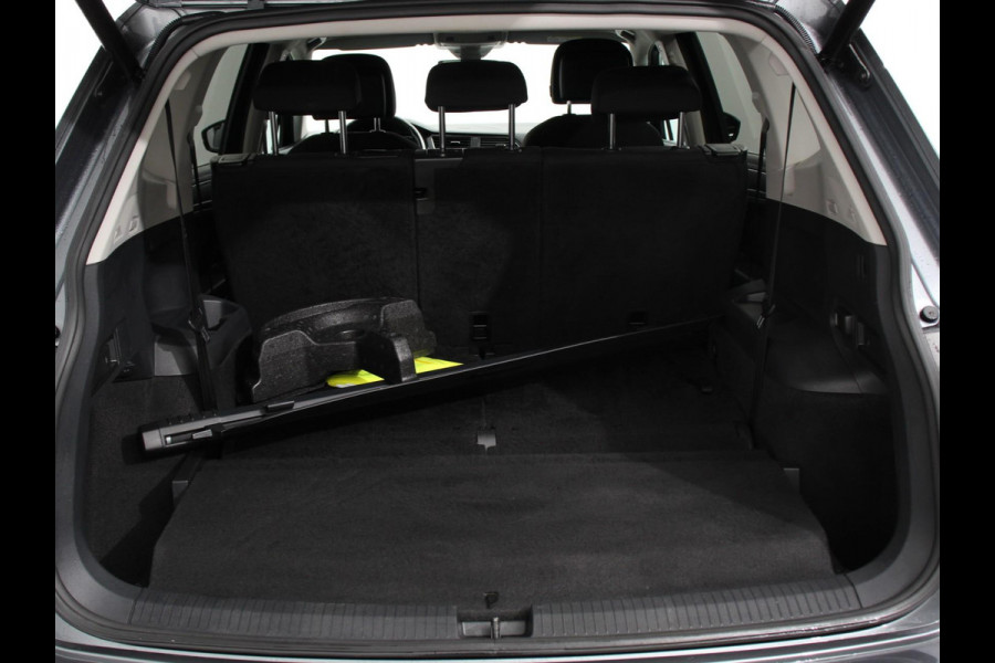 Volkswagen Tiguan Allspace 1.5 TSI DSG Comfortline 7p. | Climate Control | Camera | Parkeer sensoren | Trekhaak | Electrisch bedienbare achterklep | Stoelverwarming