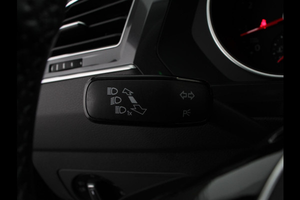 Volkswagen Tiguan Allspace 1.5 TSI DSG Comfortline 7p. | Climate Control | Camera | Parkeer sensoren | Trekhaak | Electrisch bedienbare achterklep | Stoelverwarming