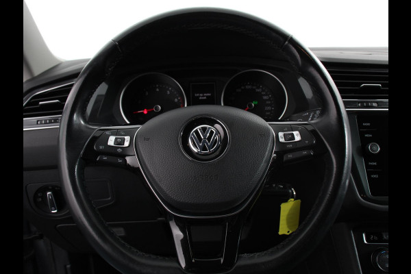 Volkswagen Tiguan Allspace 1.5 TSI DSG Comfortline 7p. | Climate Control | Camera | Parkeer sensoren | Trekhaak | Electrisch bedienbare achterklep | Stoelverwarming
