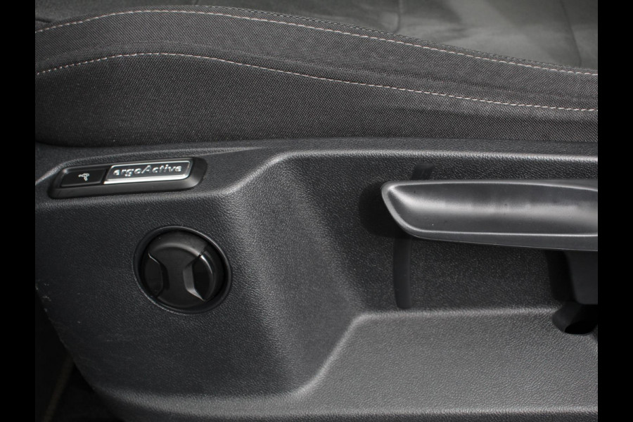 Volkswagen Tiguan Allspace 1.5 TSI DSG Comfortline 7p. | Climate Control | Camera | Parkeer sensoren | Trekhaak | Electrisch bedienbare achterklep | Stoelverwarming