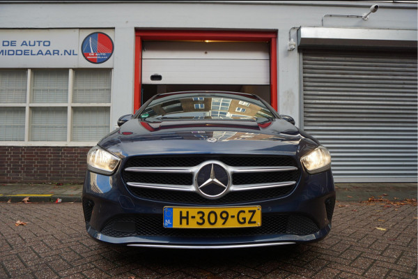 Mercedes-Benz B-Klasse 180 Business Solution Aut7 Night | NAP | Rijkelijk uitgevoerd | Apple Carplay | Camera | Parkeer assistent | Sportinterieur | Cruise + Lane | Sportvelgen | etc