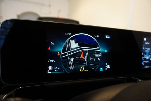 Mercedes-Benz B-Klasse 180 Business Solution Aut7 Night | NAP | Rijkelijk uitgevoerd | Apple Carplay | Camera | Parkeer assistent | Sportinterieur | Cruise + Lane | Sportvelgen | etc