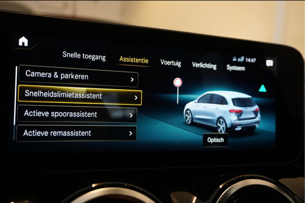 Mercedes-Benz B-Klasse 180 Business Solution Aut7 Night | NAP | Rijkelijk uitgevoerd | Apple Carplay | Camera | Parkeer assistent | Sportinterieur | Cruise + Lane | Sportvelgen | etc