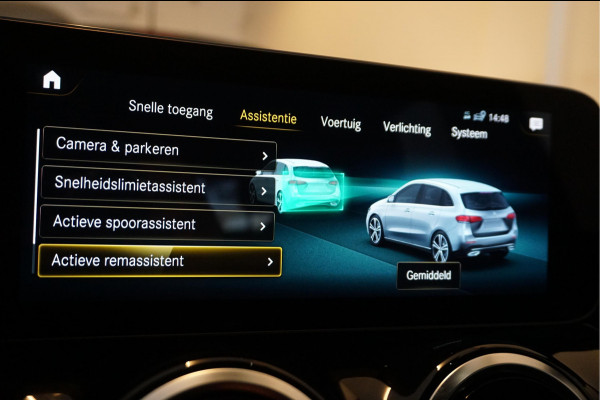 Mercedes-Benz B-Klasse 180 Business Solution Aut7 Night | NAP | Rijkelijk uitgevoerd | Apple Carplay | Camera | Parkeer assistent | Sportinterieur | Cruise + Lane | Sportvelgen | etc